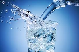 Zdrowa woda - z butelki czy z kranu?